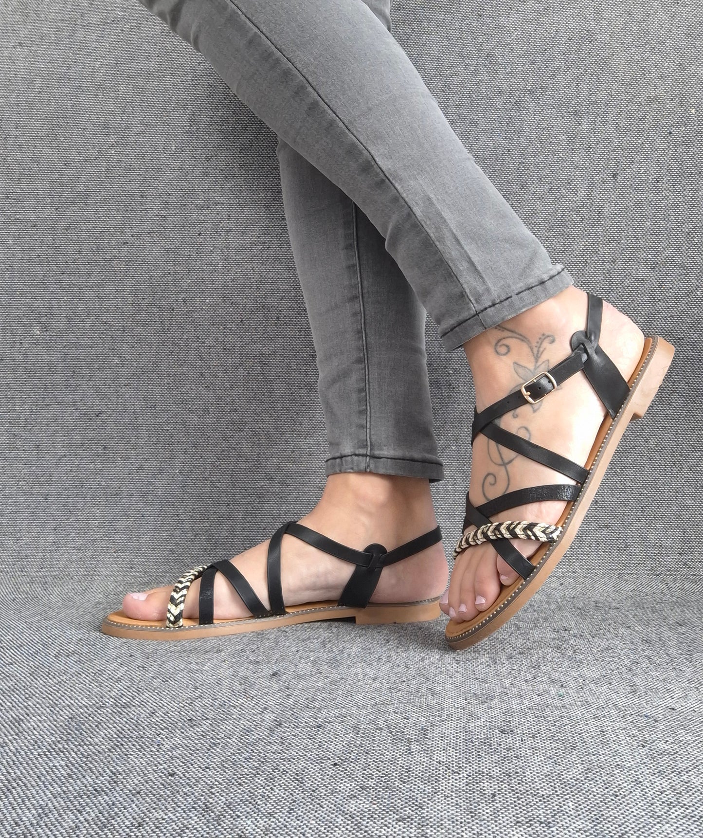 Sandales à brides tressées couleur noire