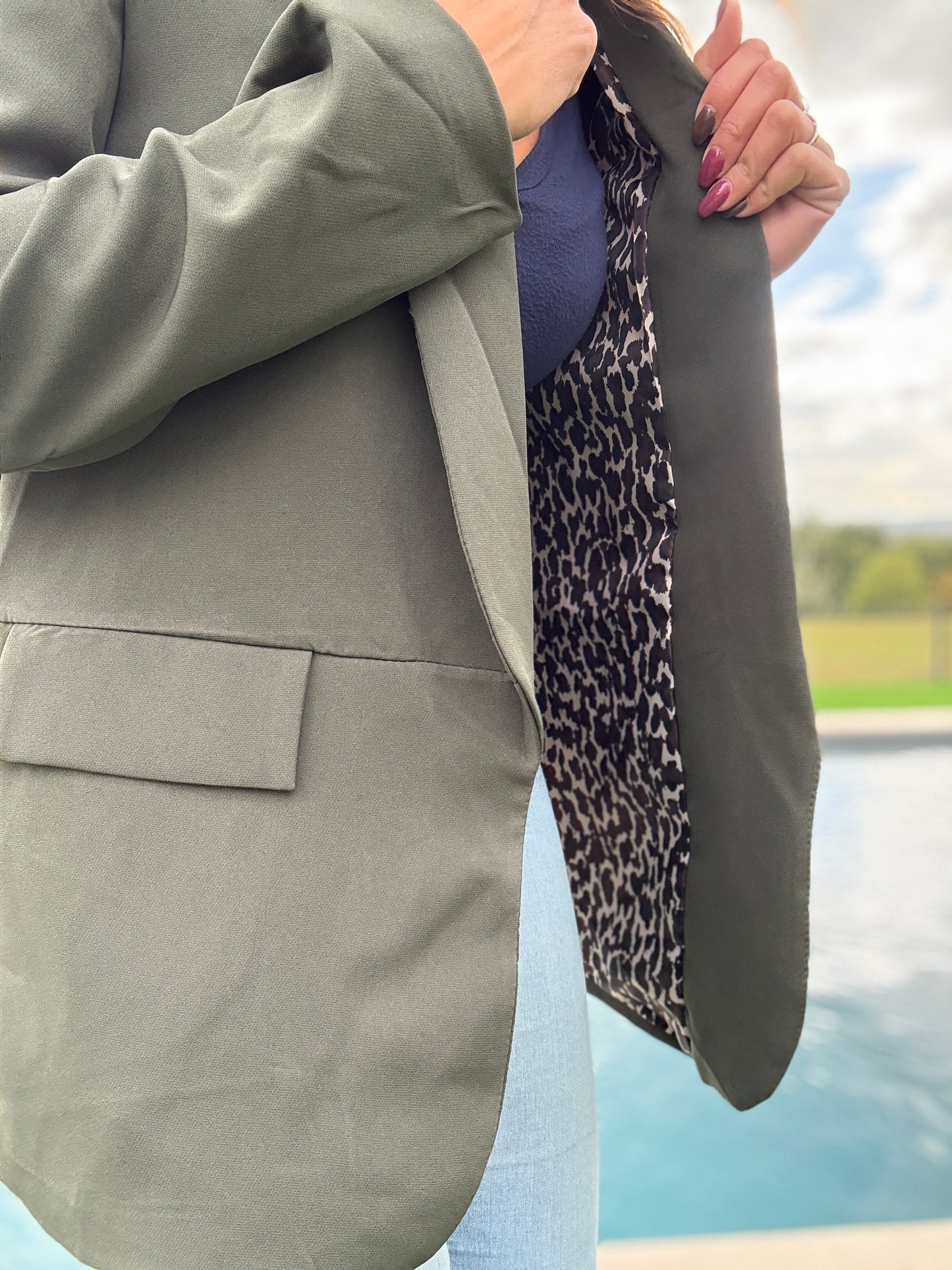 Veste blazer vert kaki avec détails léopard