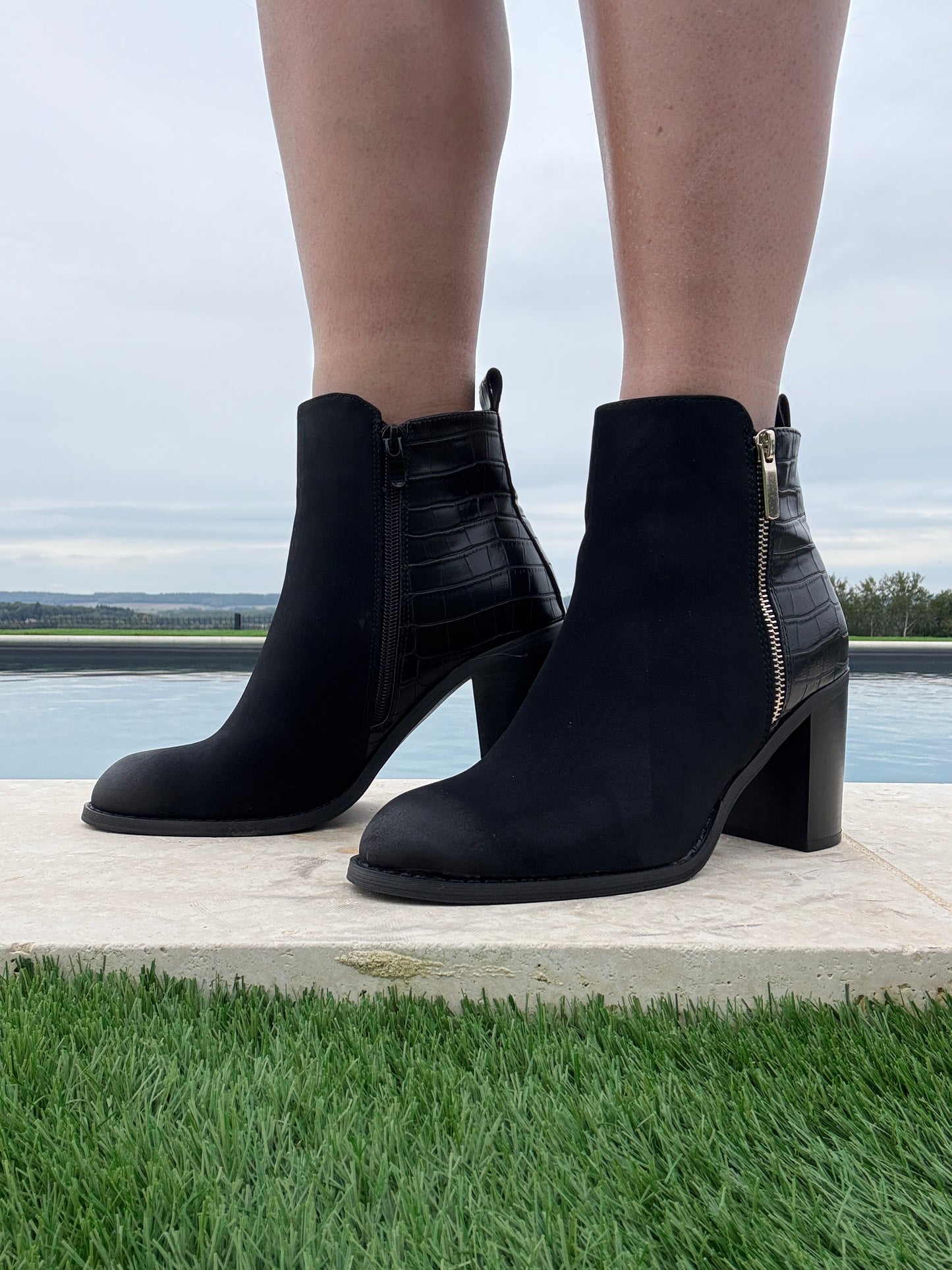 Chaussures bottines boots à talon haut noir simili serpent