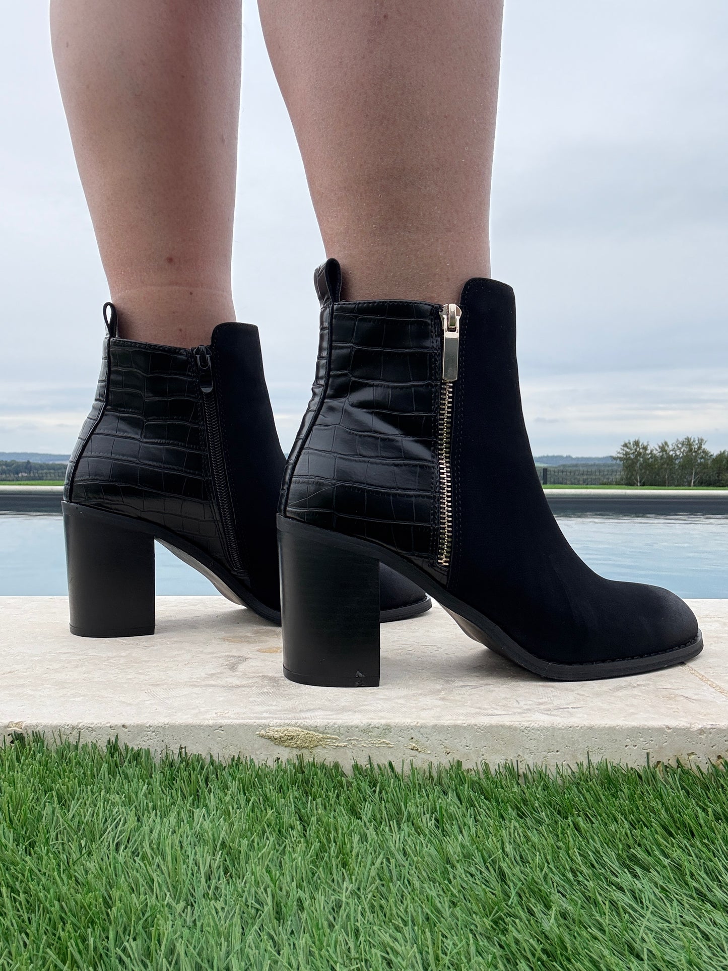 Chaussures bottines boots à talon haut noir simili serpent