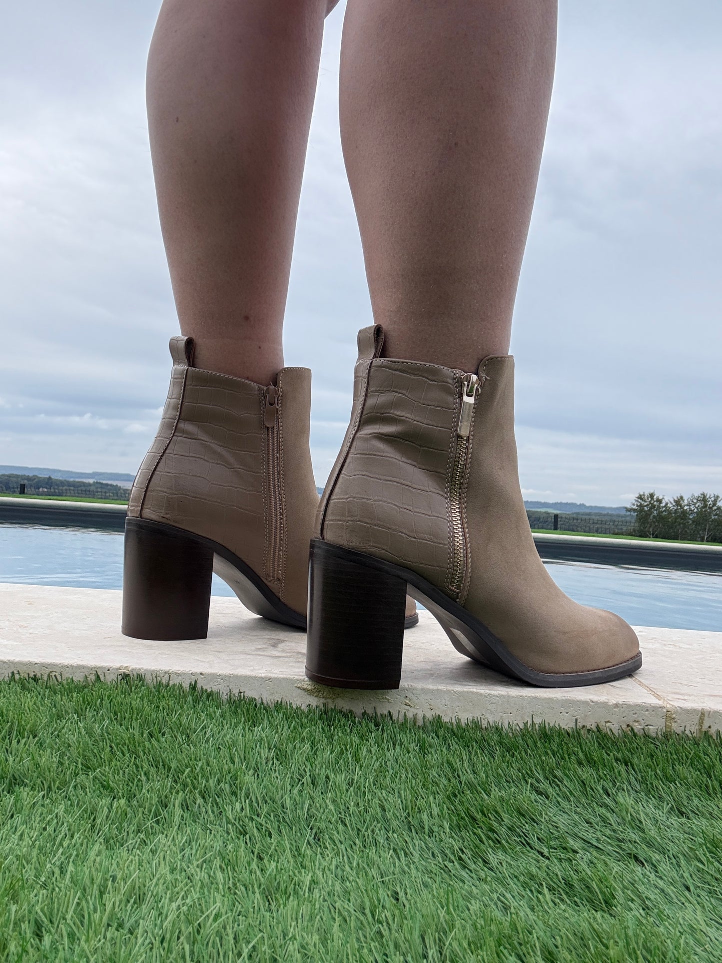 Chaussures boots à talon haut beige bi-matières