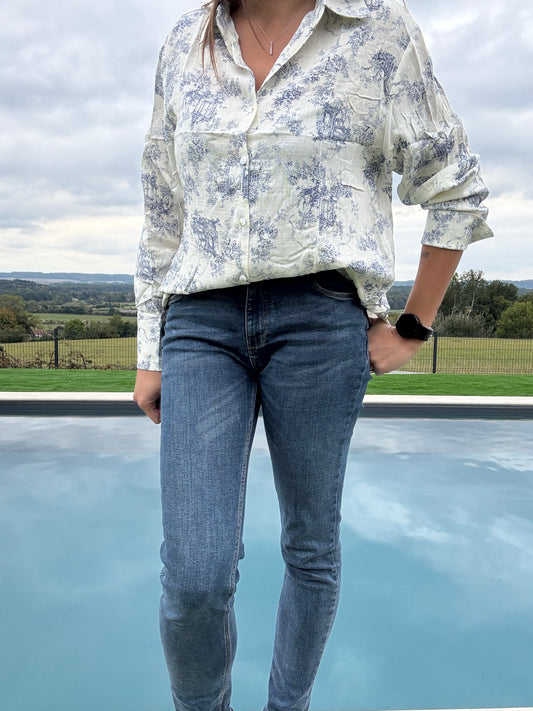 Chemise coton manches longues blanche avec motifs bleu marine
