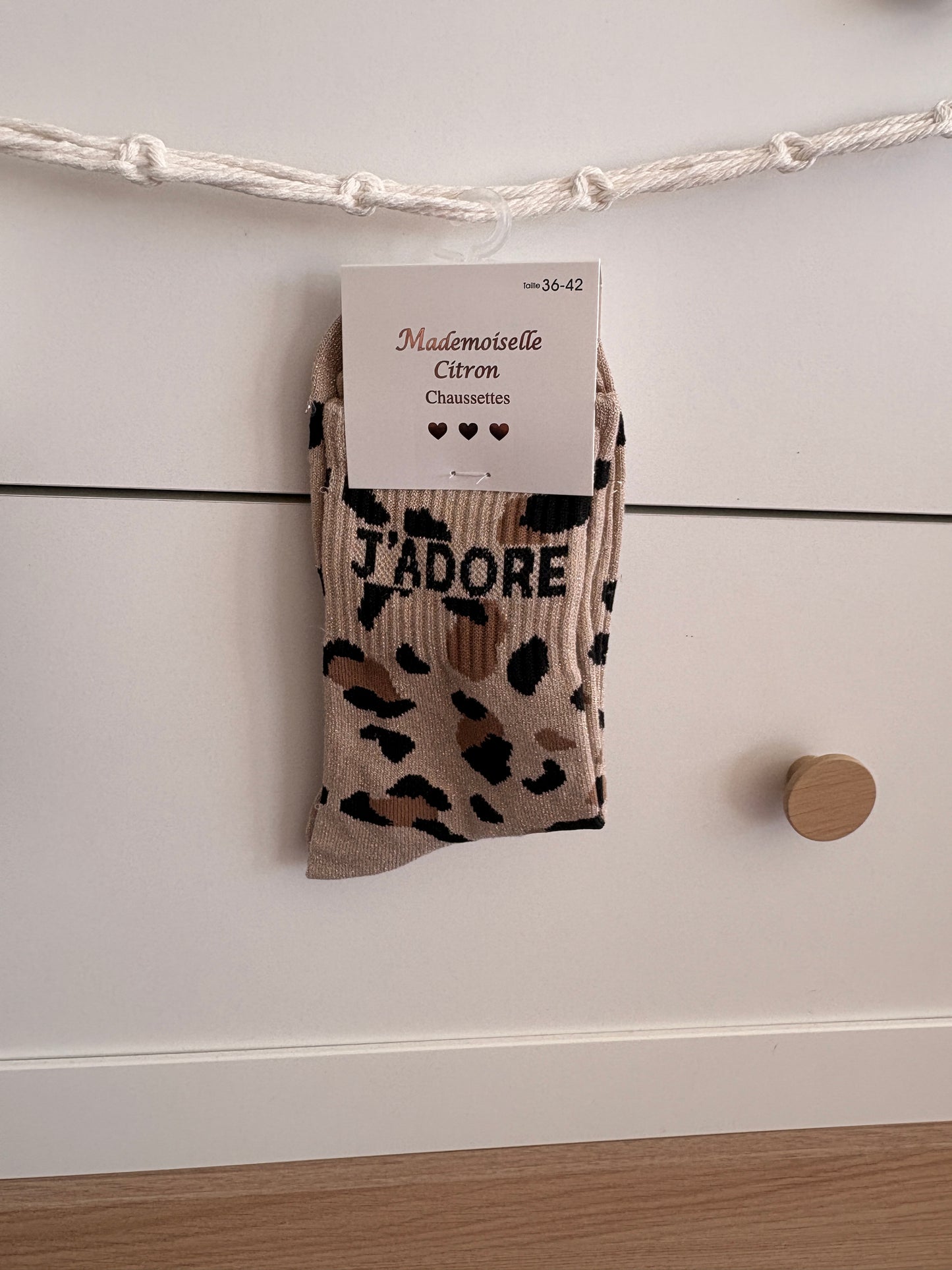 Chaussettes hautes pailletées léopard J'adore femme beige avec inscription, taille 36-42, marque Mademoiselle Citron