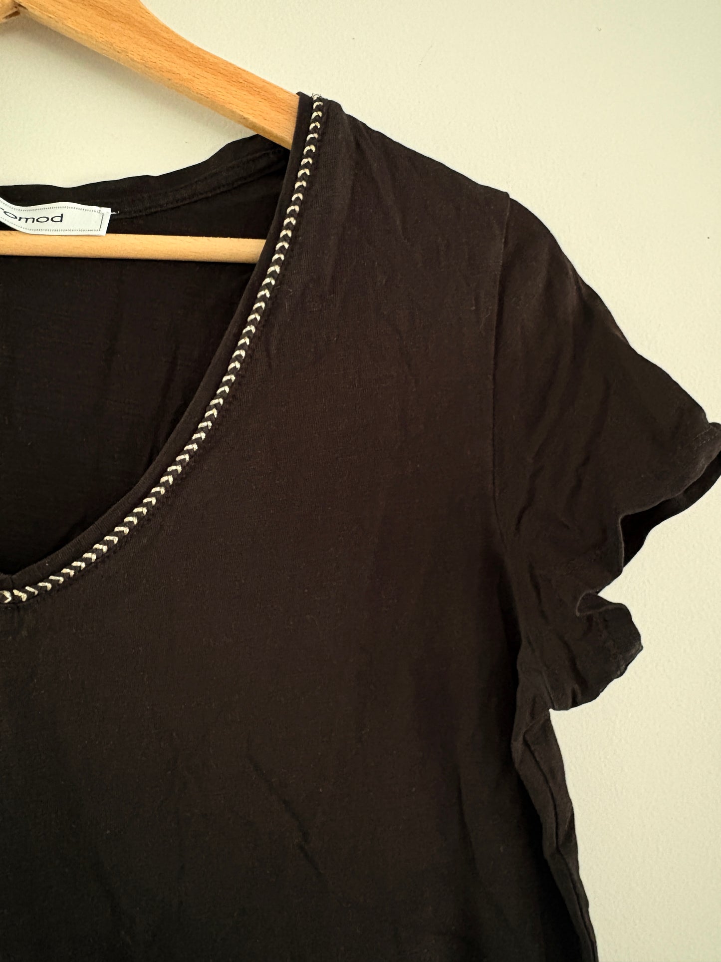 T-shirt Noir Col V – Liseré Tressé Bicolore Promod taille M