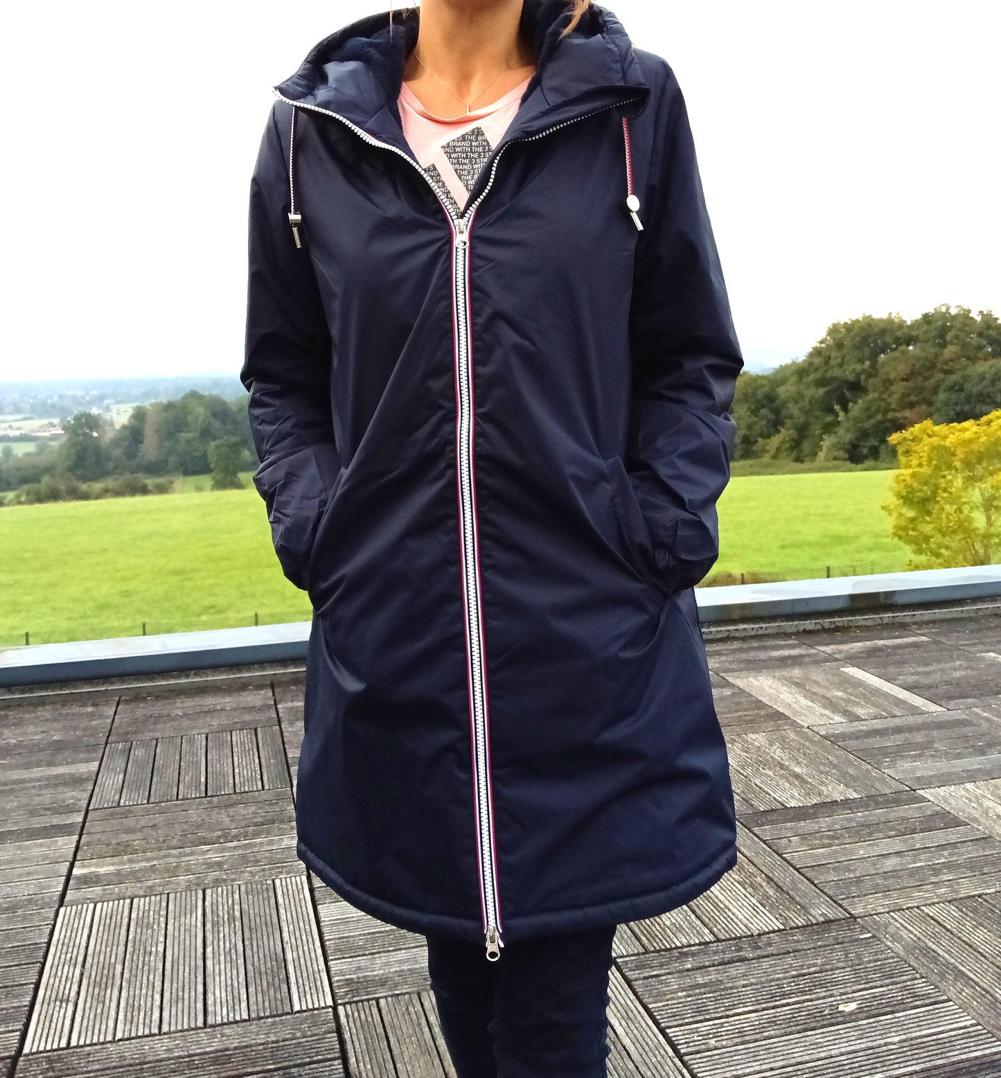 Laura Jo - Imperméable long fourré en fausse fourrure cordon tricolore couleur bleu marine - Curvy