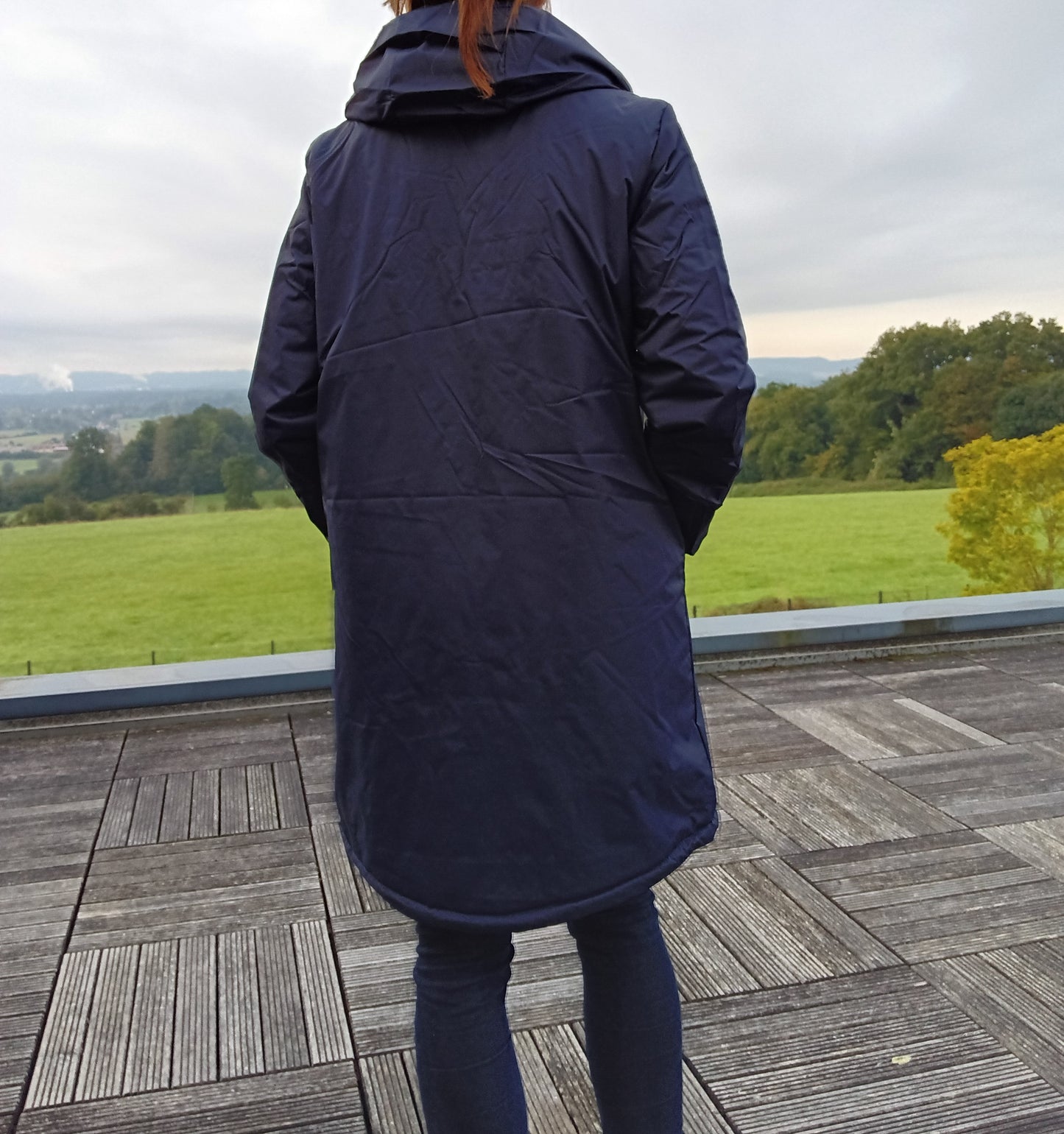 Laura Jo - Imperméable long fourré en fausse fourrure cordon tricolore couleur bleu marine - Curvy