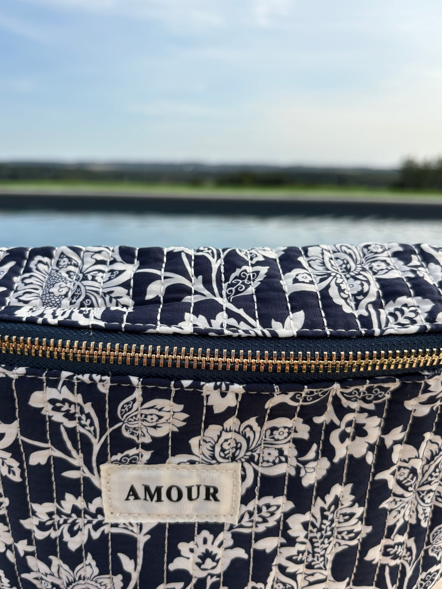 Sac banane coton matelassé liberty fleuri toile de jouy bleu marine et blanc