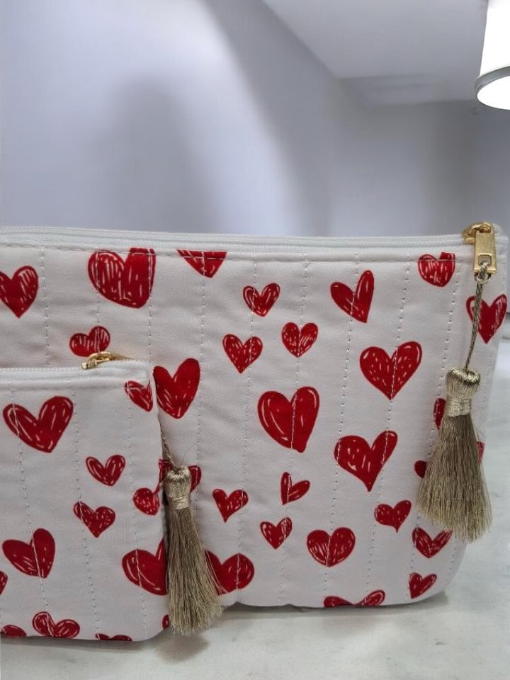 Trousse et pochette en coton à motifs cœurs rouges