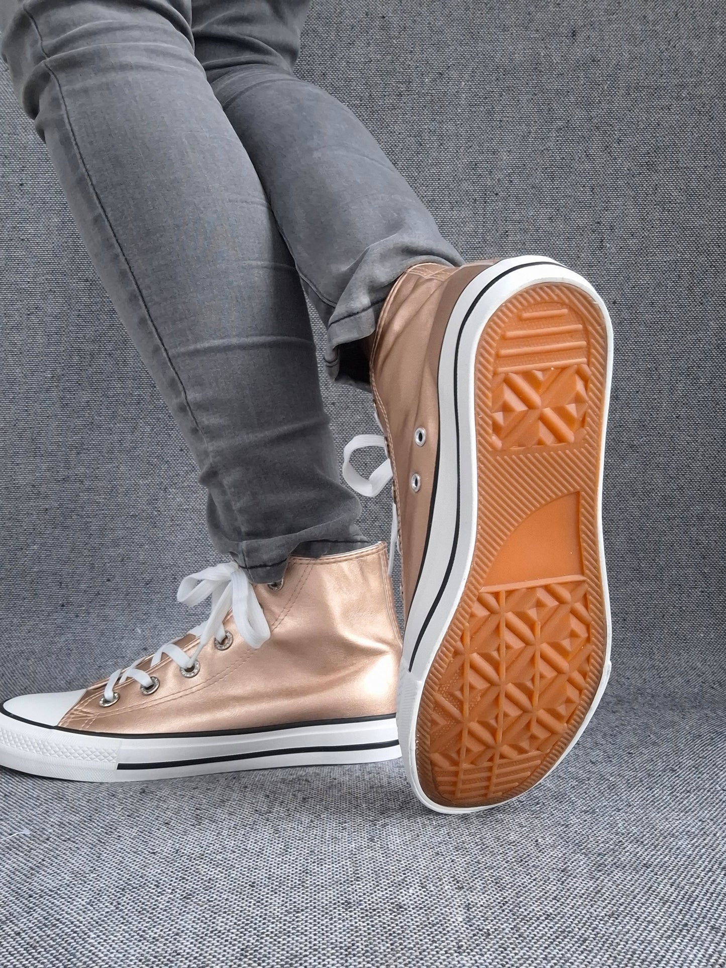Chaussures baskets hautes cuivre champagne et blanche style converse