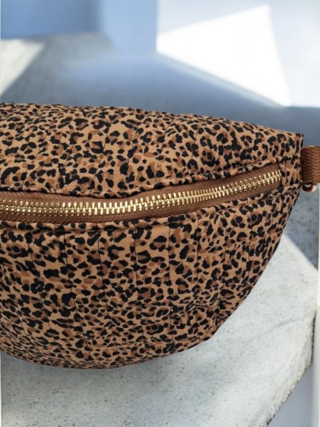 Sac banane camel motifs léopard matelassé en coton