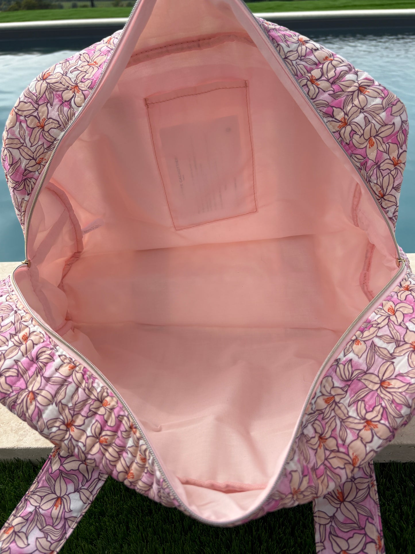 Sac week-end polochon en coton matelassé rose liberty fleuri rose et taupe