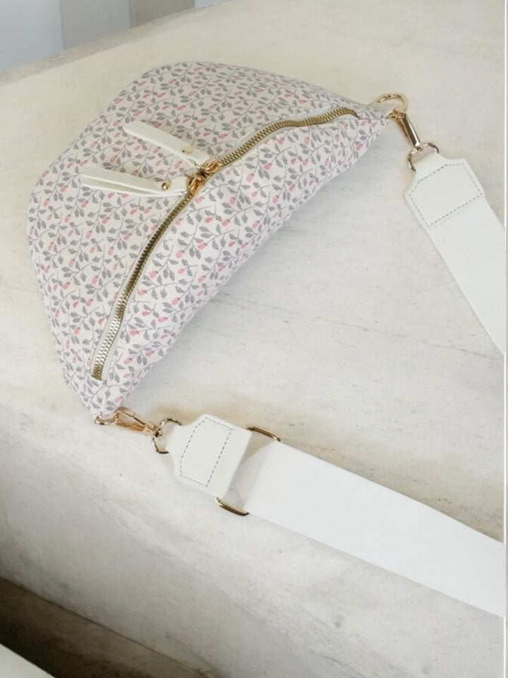 Sac banane en tissu coton liberty blanc motif floral tons rose et gris