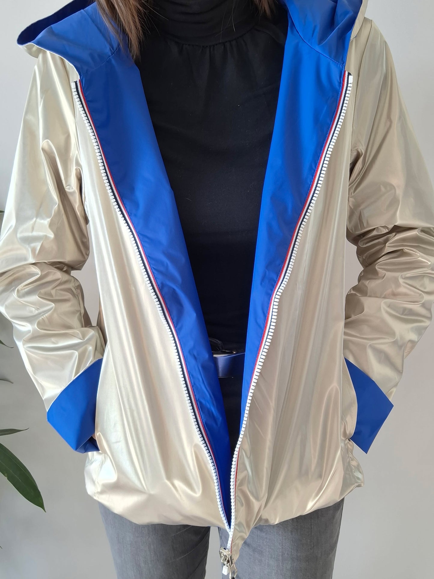 Laura Jo - Imperméable réversible court sans garnissage ouate couleur bleu électrique doré