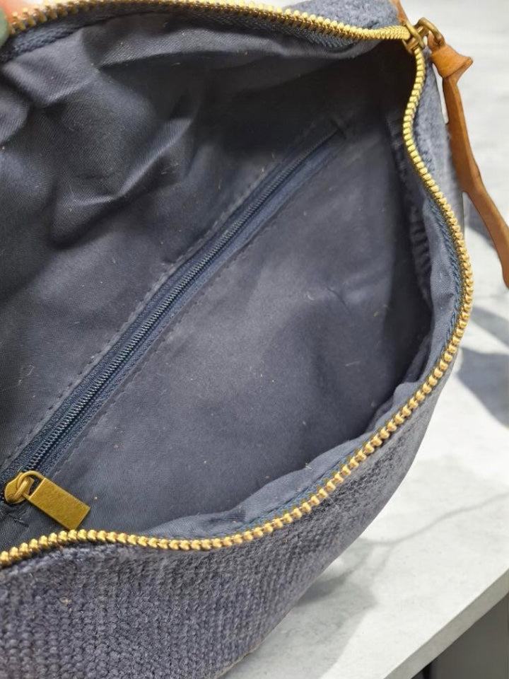 Sac banane en jute bleu denim 1 poche doubles curseurs
