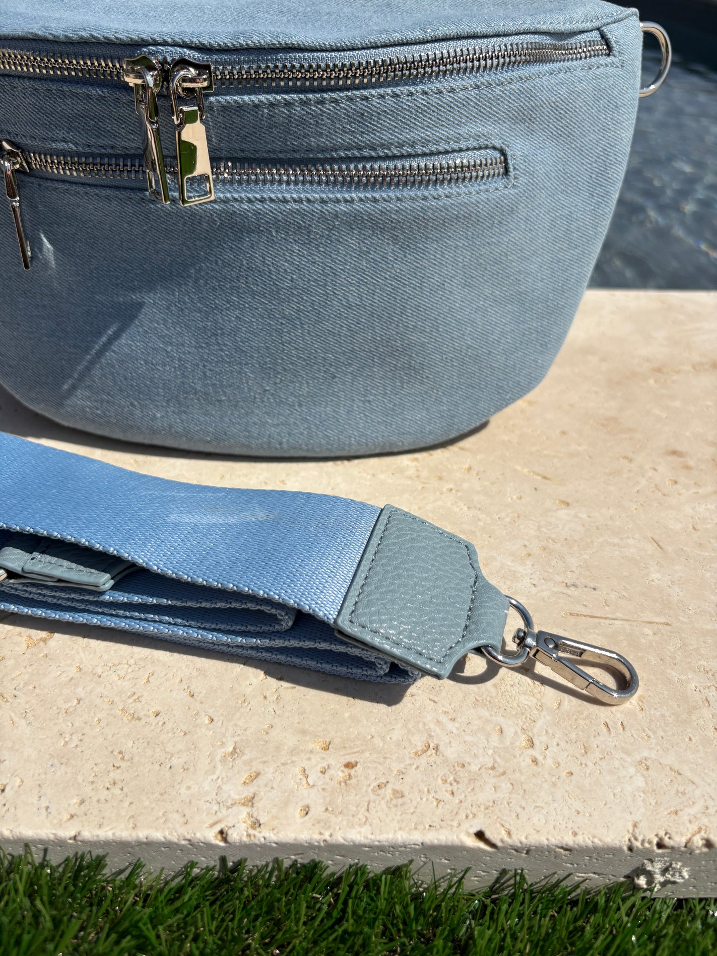 Sac banane XL tissu jean bleu clair 2 poches