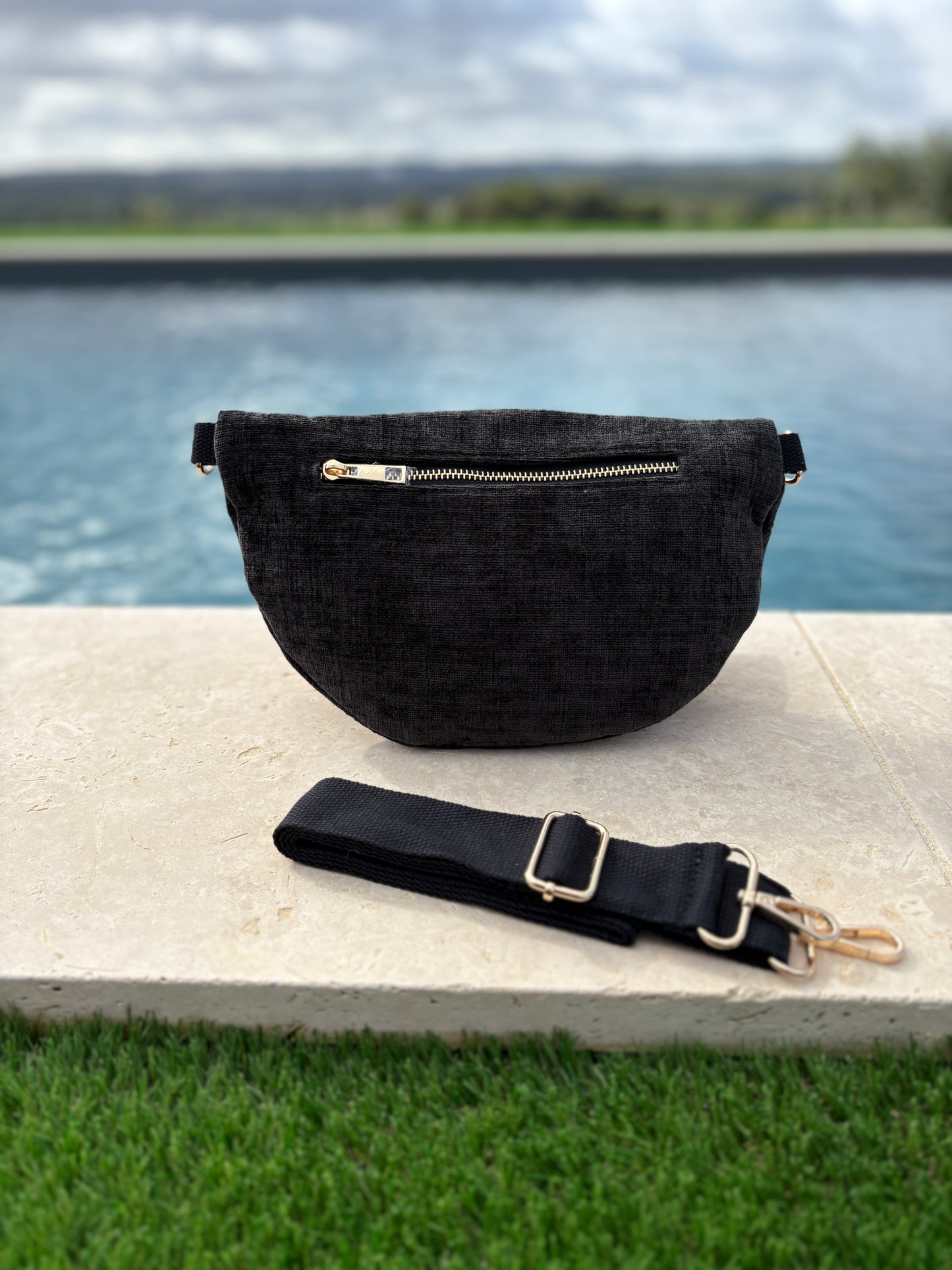 Sac banane en tissu velours doux texturé noir