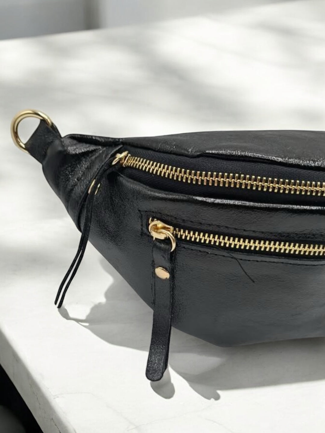 Sac banane en cuir irisé noir 2 poches