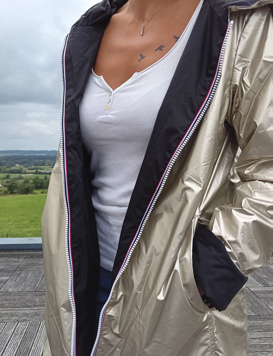 Laura Jo - Imperméable réversible long mi-saison garnissage ouate couleur noir / doré - Curvy