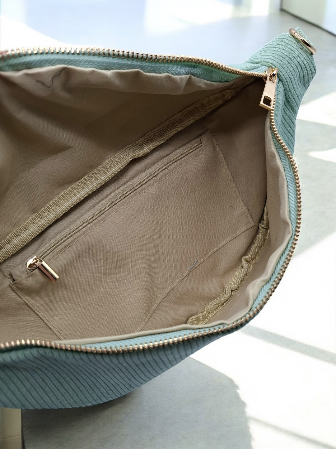 Sac banane velours cotelé vert d’eau