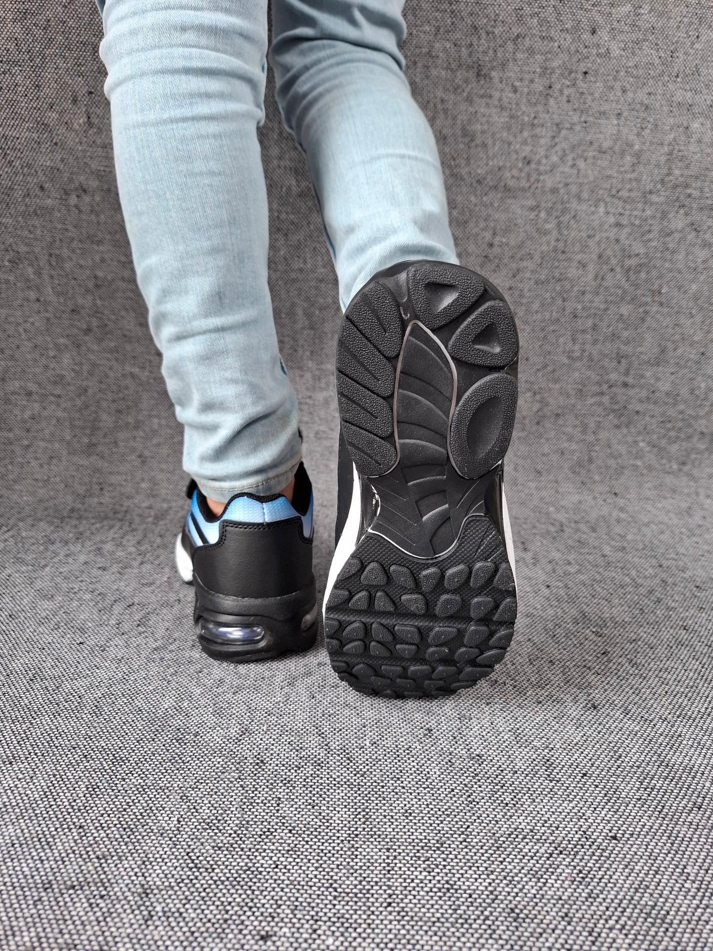 Chaussures baskets bleus et noires style TN requins - Enfant (garçon)