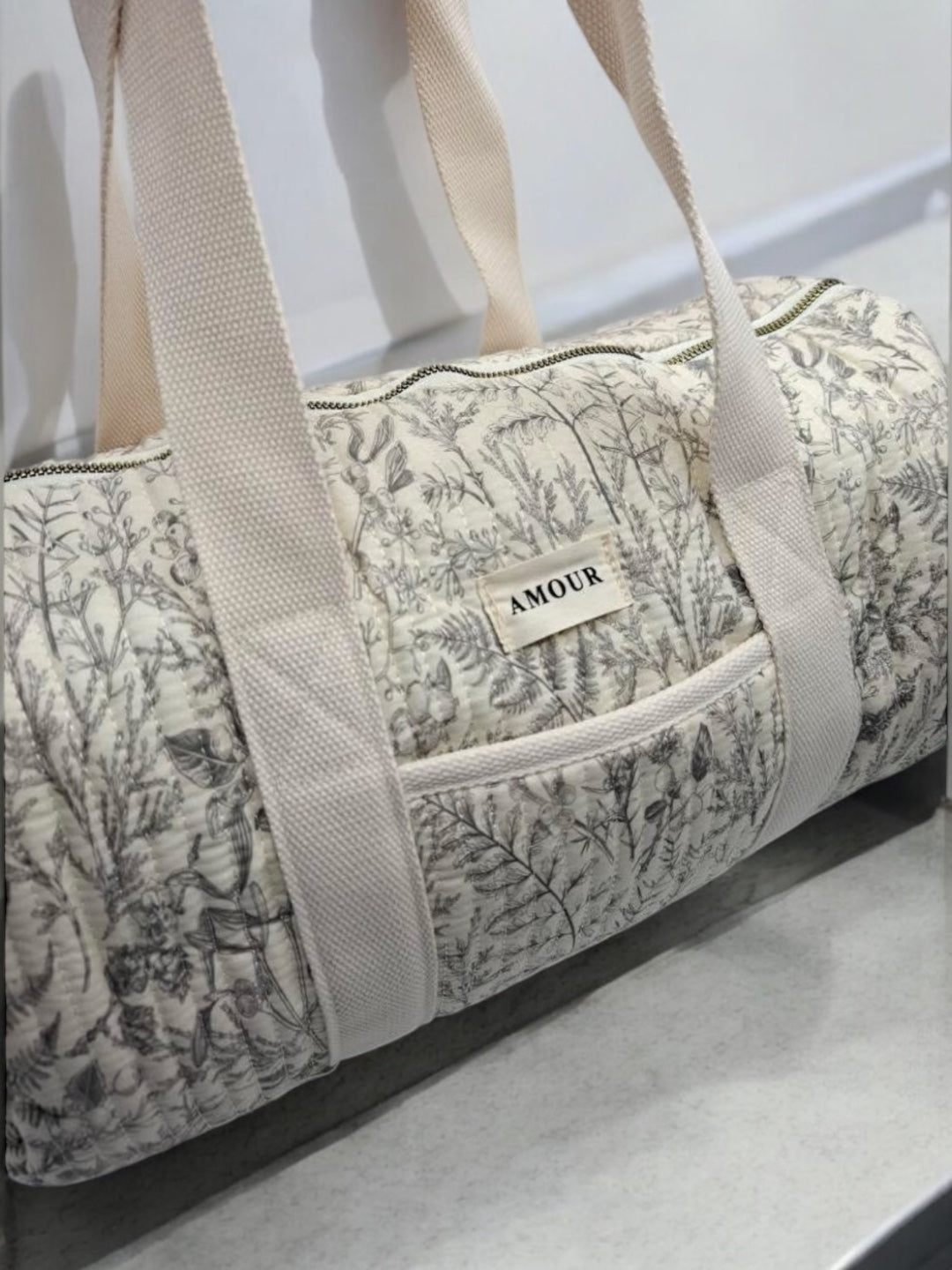 Sac polochon blanc en coton liberty fleuri noir