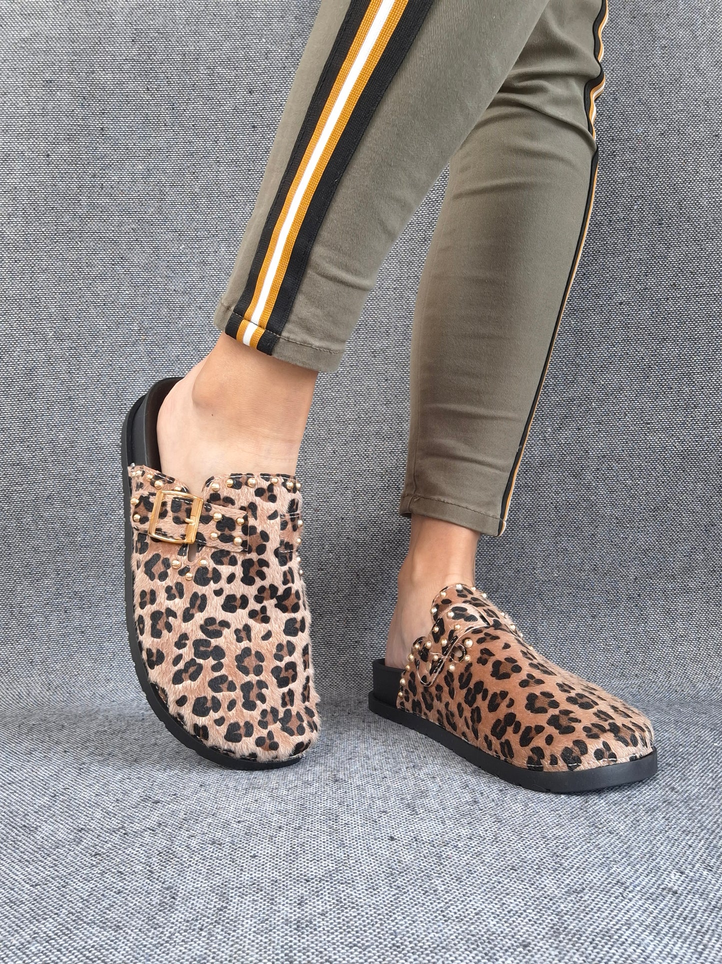Chaussures sandales fermées type birk léopard à semelle intérieur noire