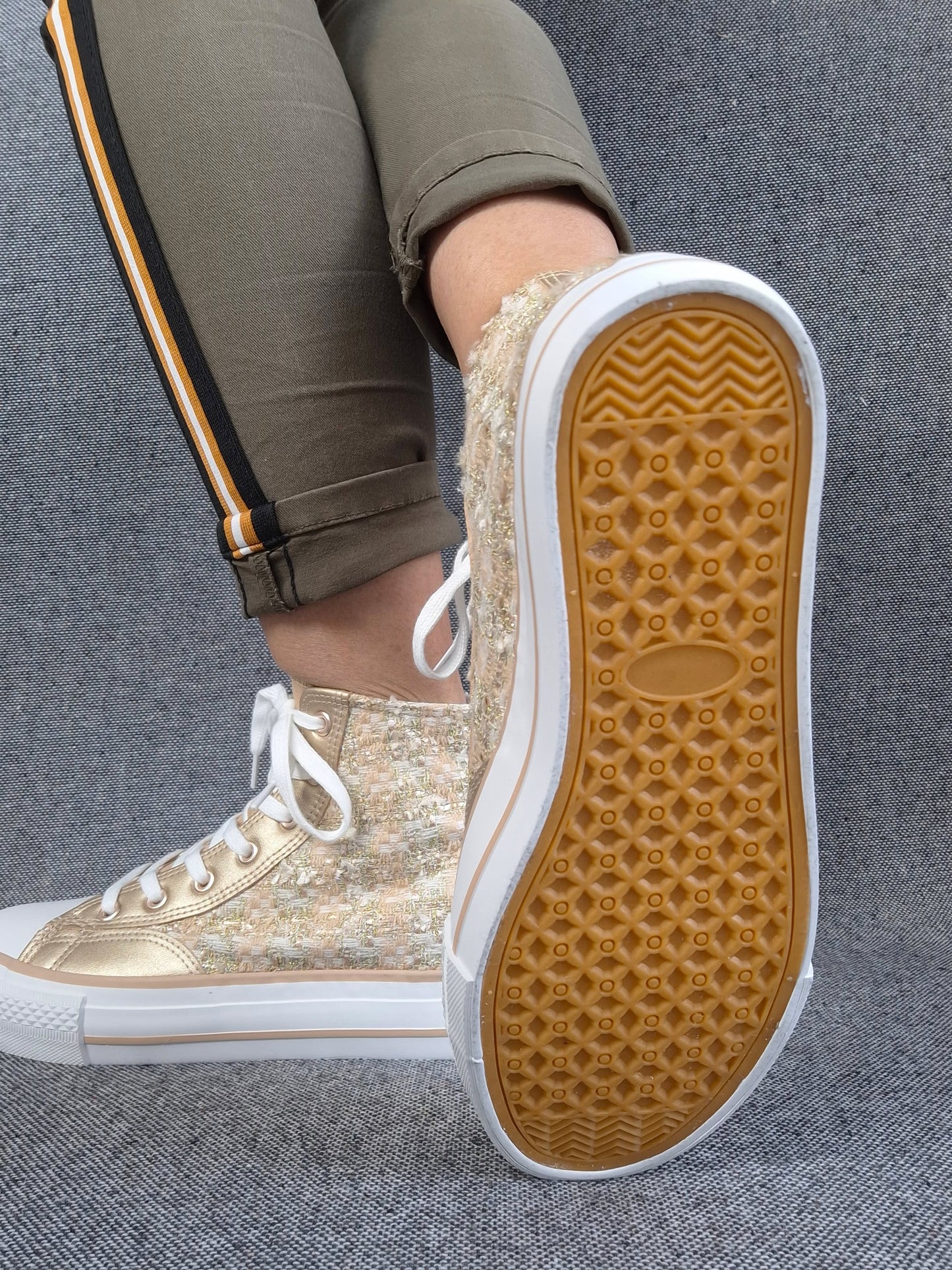 Chaussures baskets hautes en tweed doré style converse