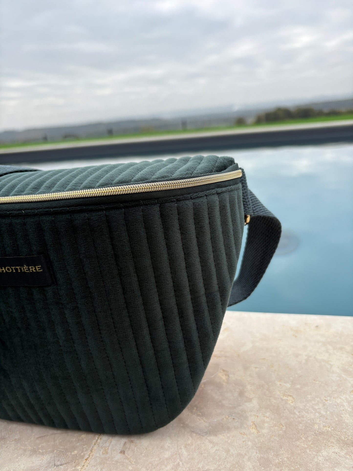 Sac banane en velours côtelé kaki “La P’tite cachottière”