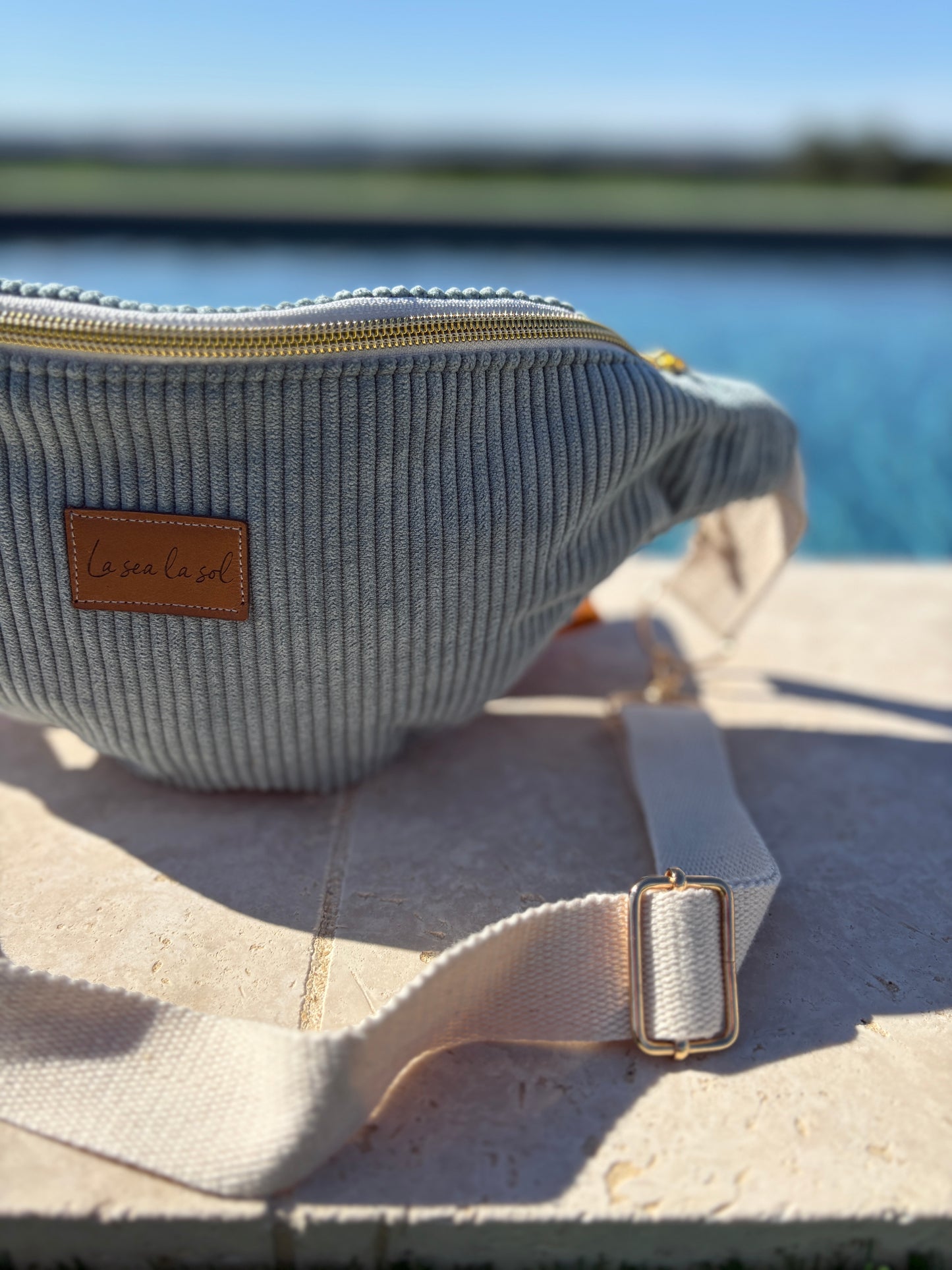 Sac banane tout velours cotelé bleu clair fait main
