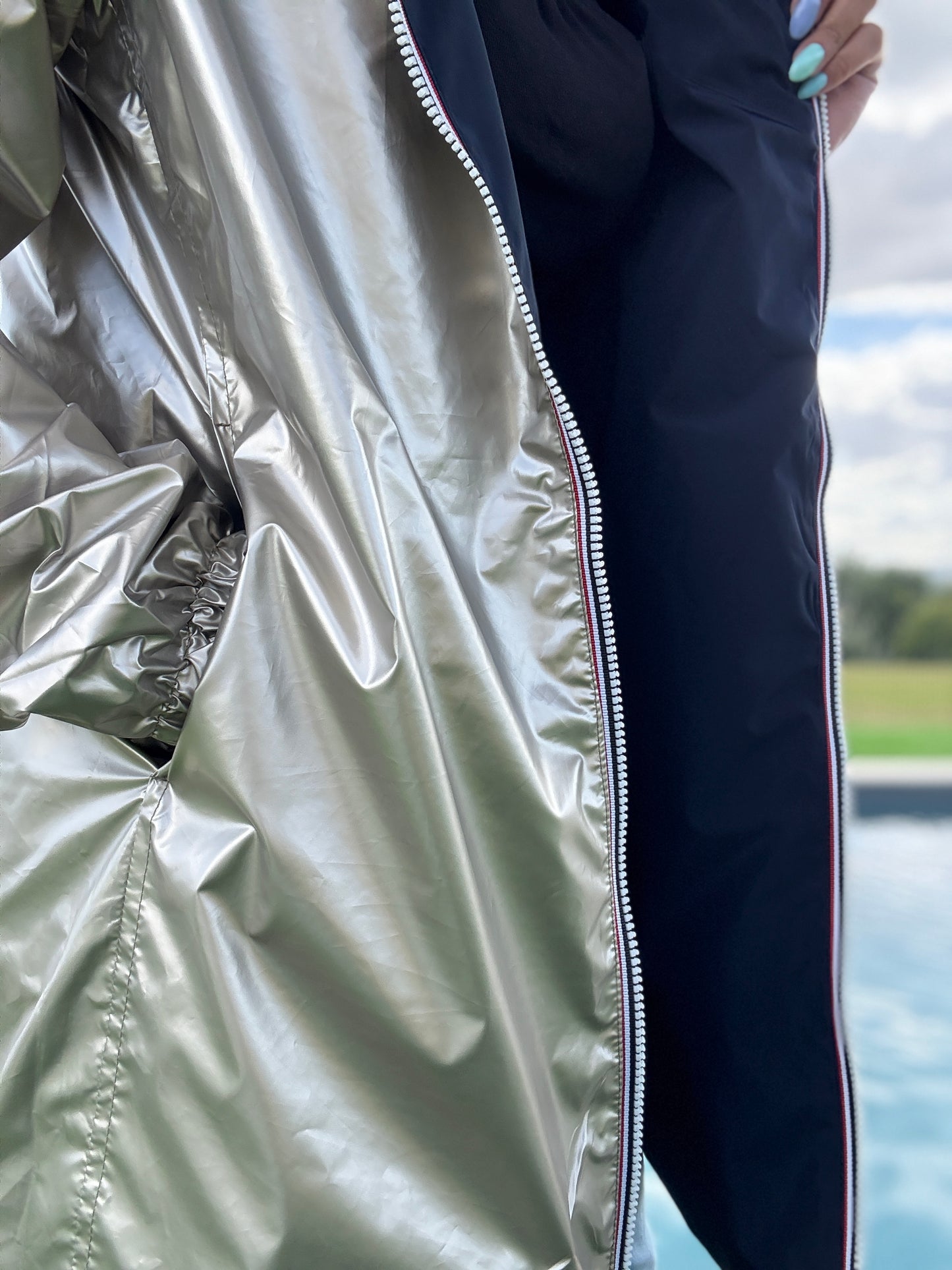 Melya Melody - Manteau léger long réversible imperméable bleu marine doré