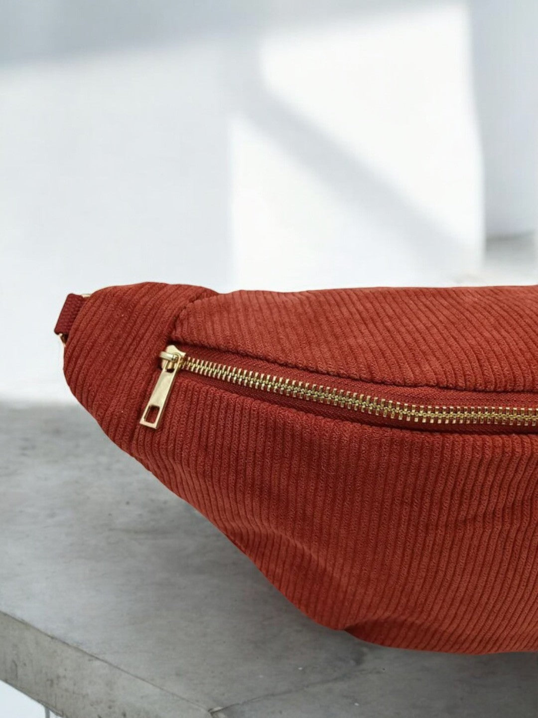 Sac banane velours côtelé couleur terracotta rouille