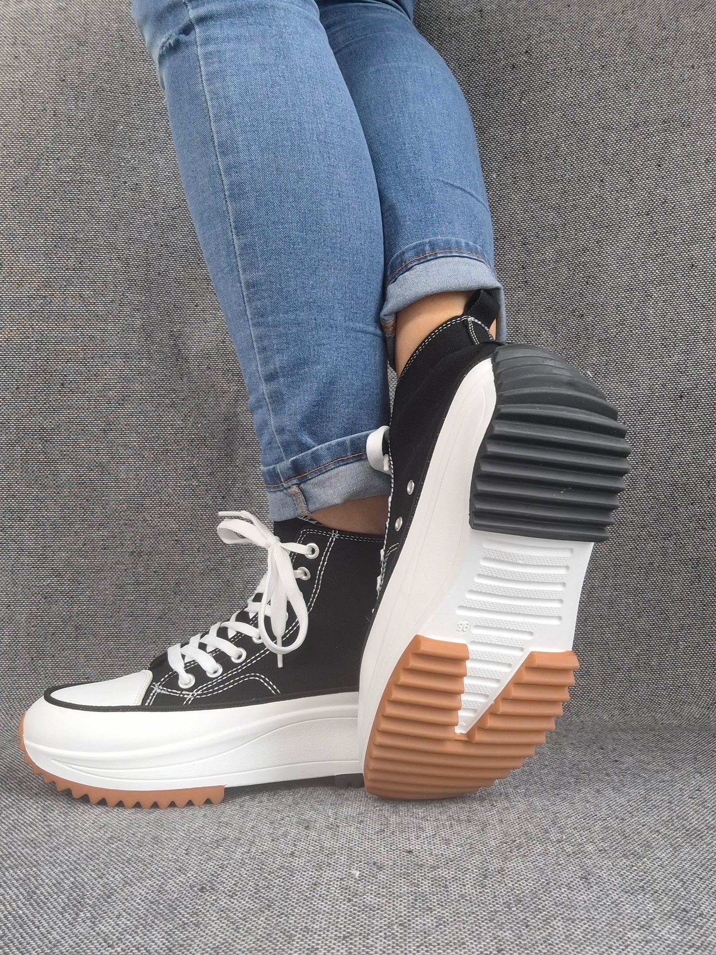 Chaussures baskets haute plate-forme toile noir et blanc
