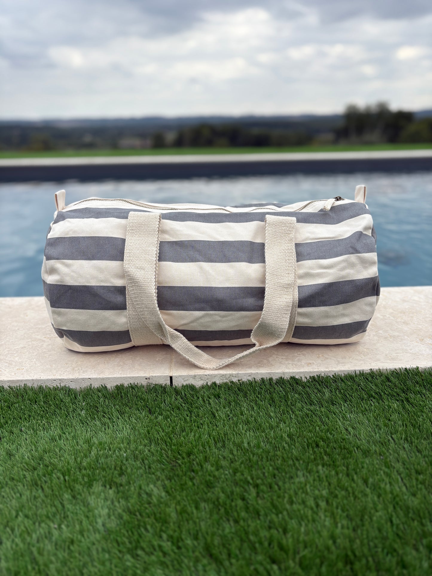 Sac polochon en coton rayé gris et blanc