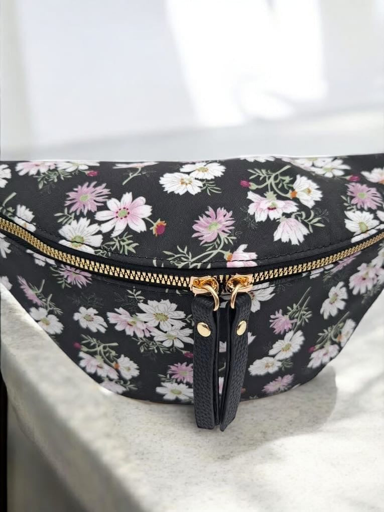 Sac banane en tissu coton liberty noir motifs fleuris blanc et rose