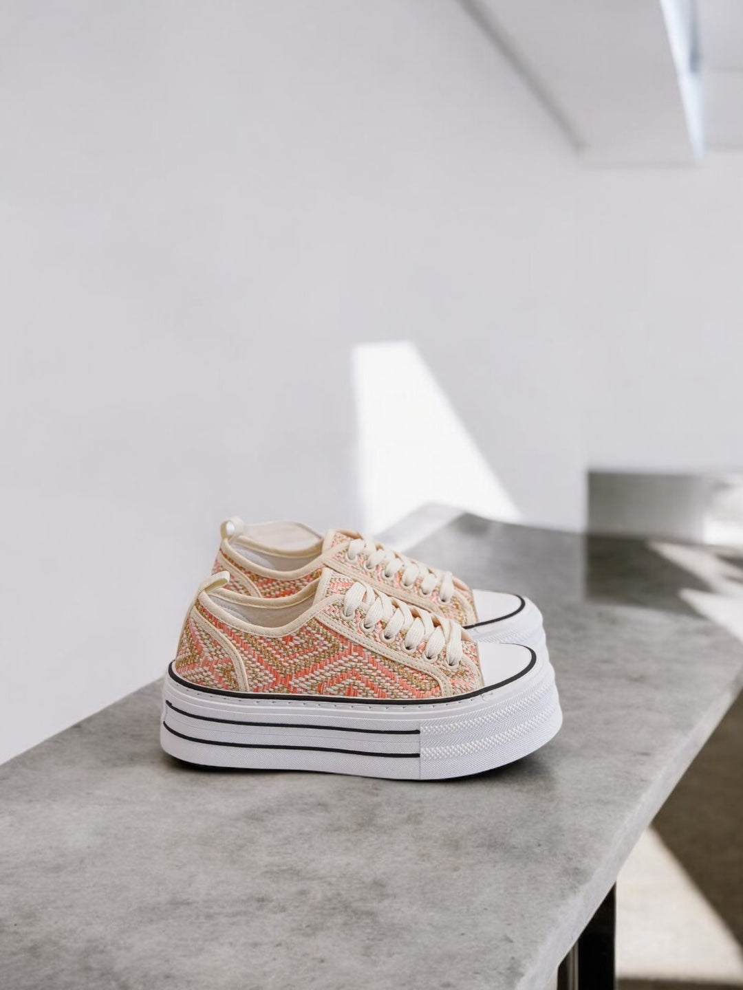 Chaussures baskets multicolores semelle compensée style converse