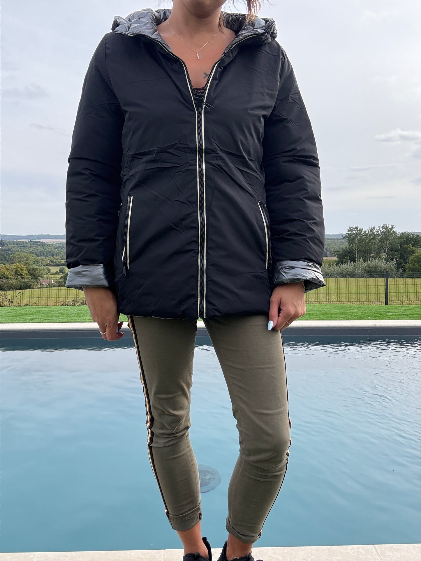 Melya Melody - Manteau court noir réversible et imperméable matelassé argenté brillant