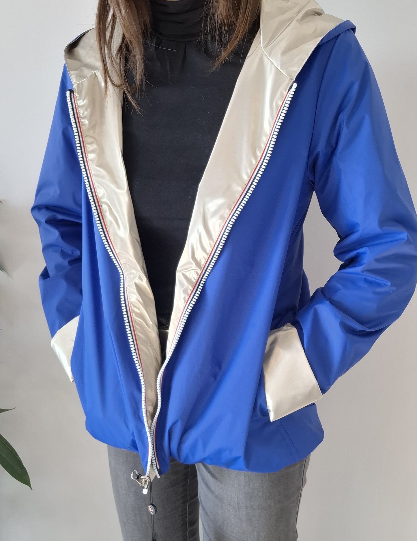 Laura Jo - Imperméable réversible court sans garnissage ouate couleur bleu électrique doré