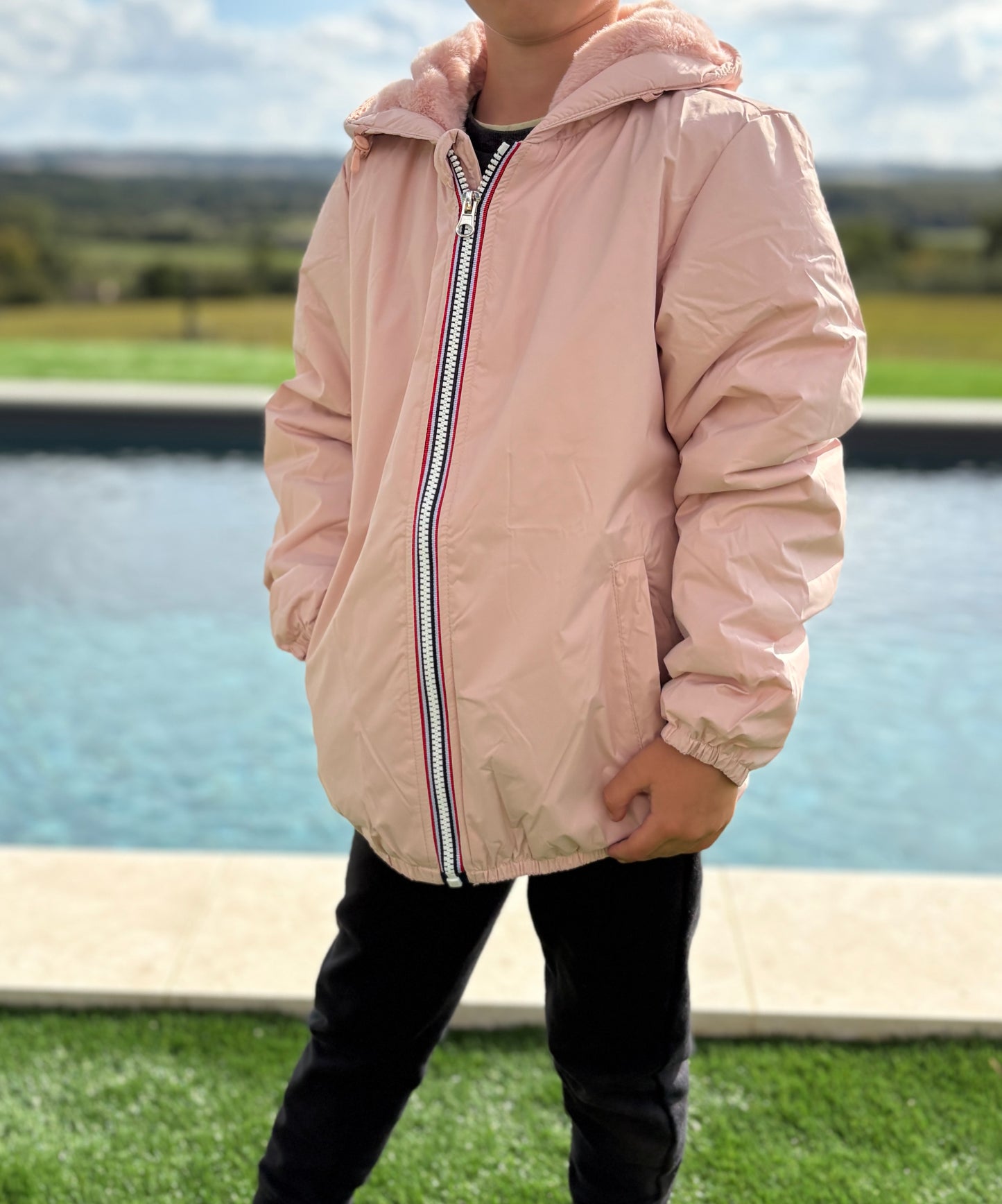 Laura Jo - ENFANT (Fille) Imperméable court doublé en fausse fourrure rose
