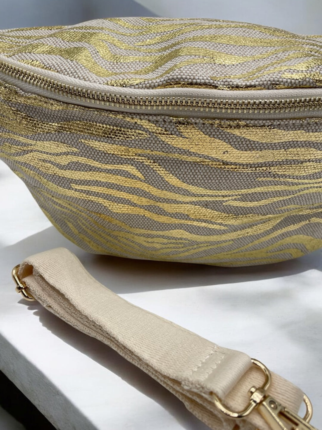 Sac banane XL tissu motif zebre doré beige