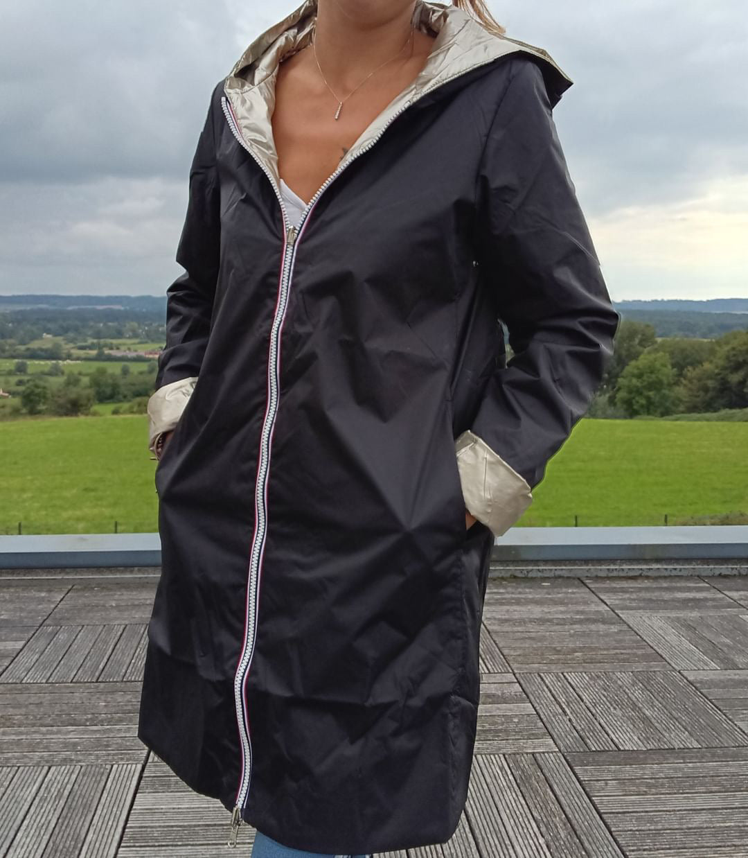 Laura Jo - Imperméable réversible long mi-saison garnissage ouate couleur noir / doré - Curvy