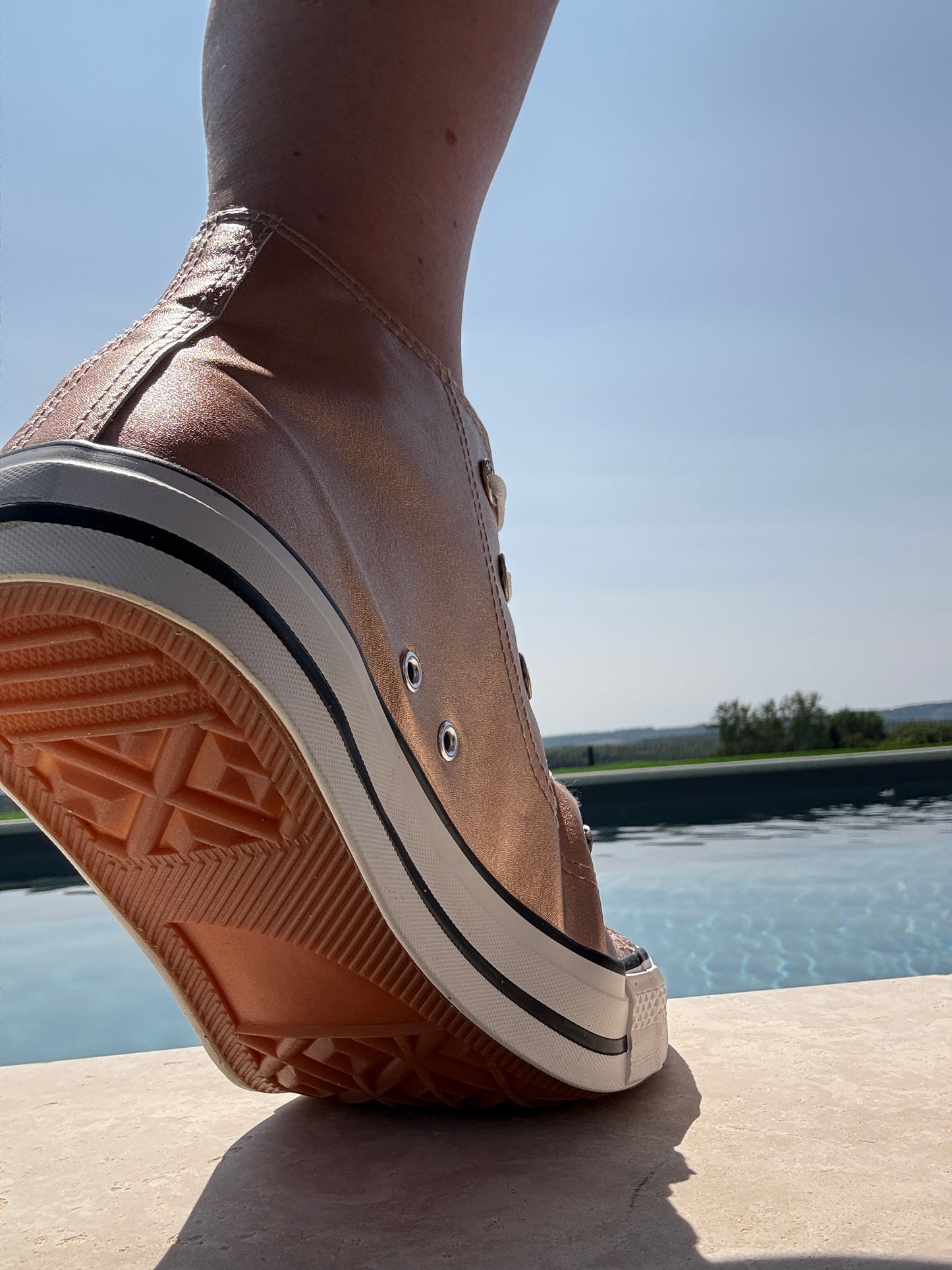 Chaussures baskets hautes cuivre champagne et blanche style converse