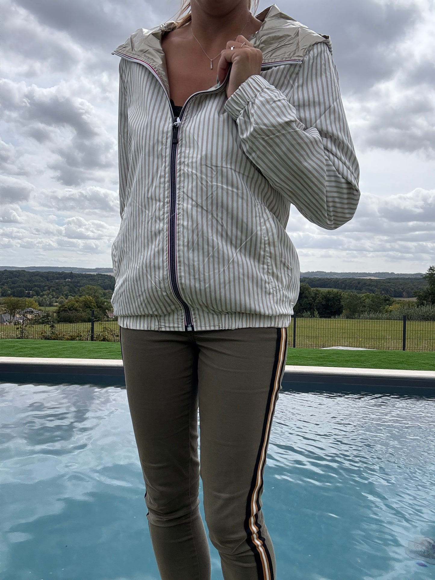 New Lolo - Manteau court mi fesses léger imperméable réversible doré capuche intérieur marin beige blanc