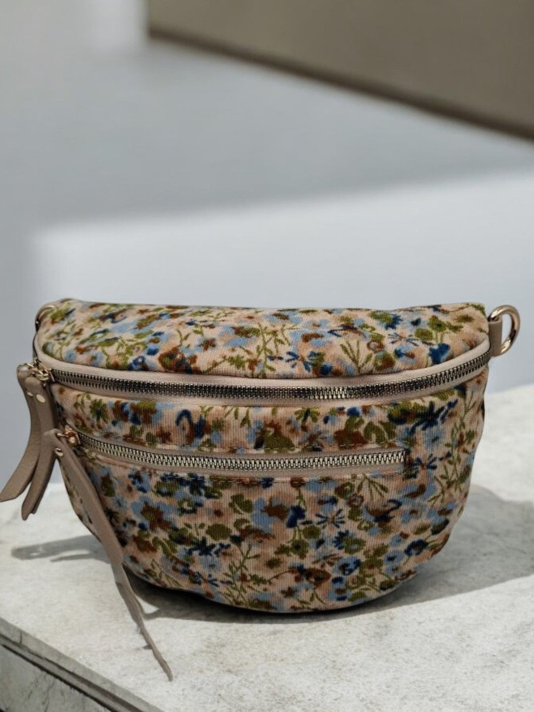 Sac banane velours côtelé très fin fleuri liberty beige avec porte-monnaie assorti
