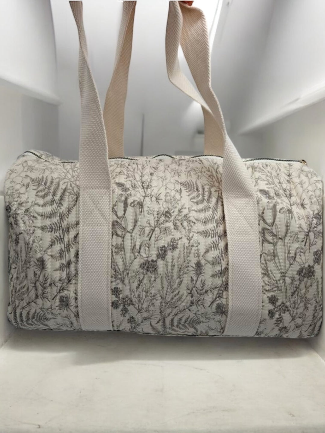 Sac polochon blanc en coton liberty fleuri noir
