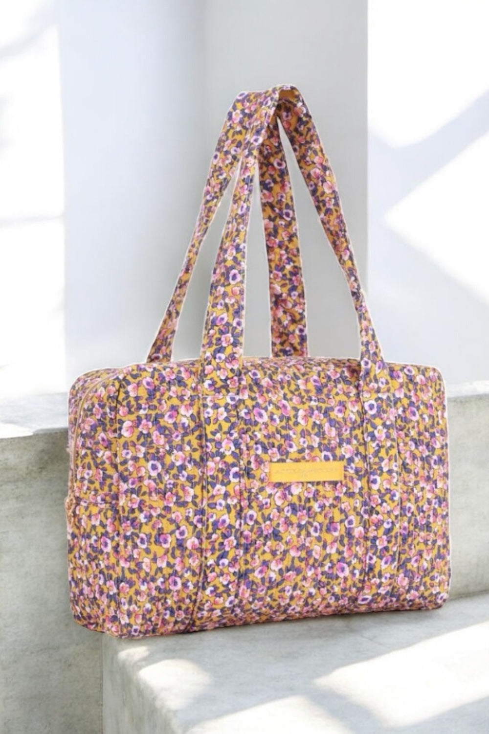 Sac week-end polochon en coton matelassé jaune liberty fleuris rose et violet