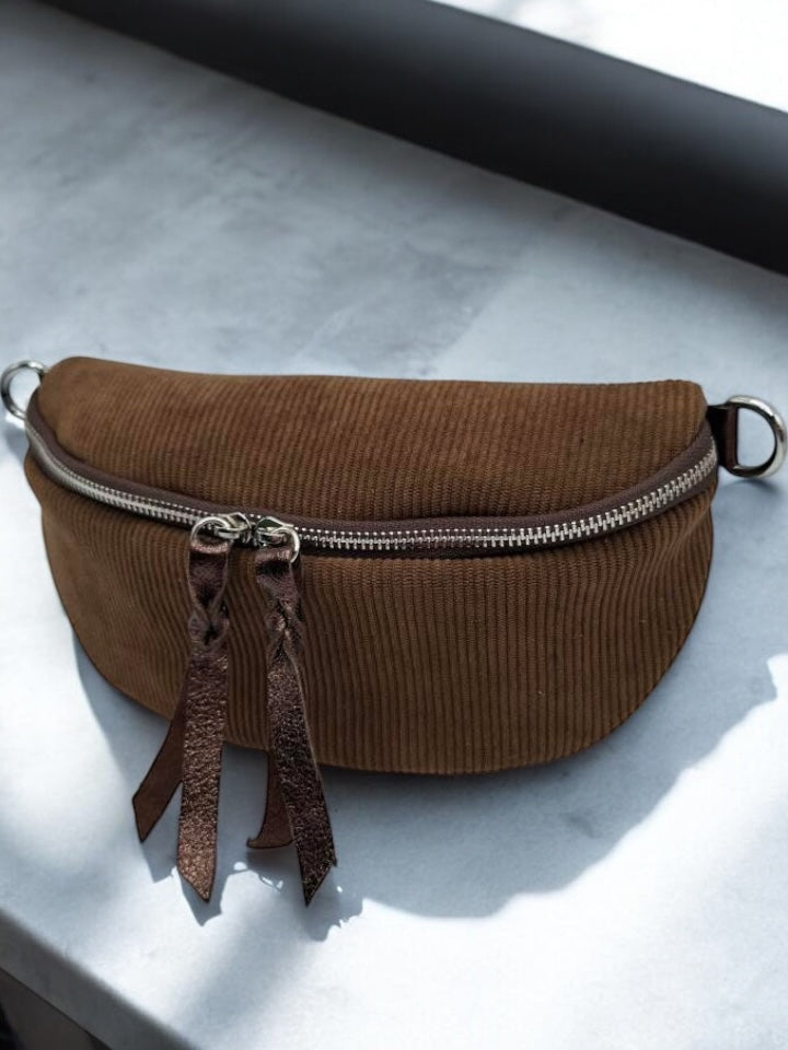 Sac banane en velours côtelé camel doubles curseurs en cuir