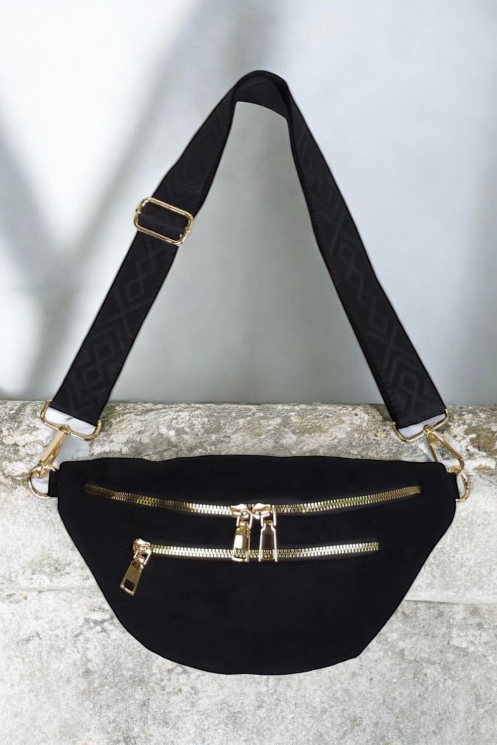 Sac Banane Toucher Daim 2 Poches Noir Sangle Fantaisie Le Petit Placard sac-banane-toucher-daim-2-poches-noir-sangle-fantaisie-le-petit-placard