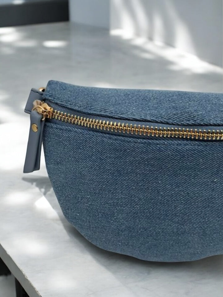 Sac banane tissu jean denim bleu clair avec sangle fantaisie
