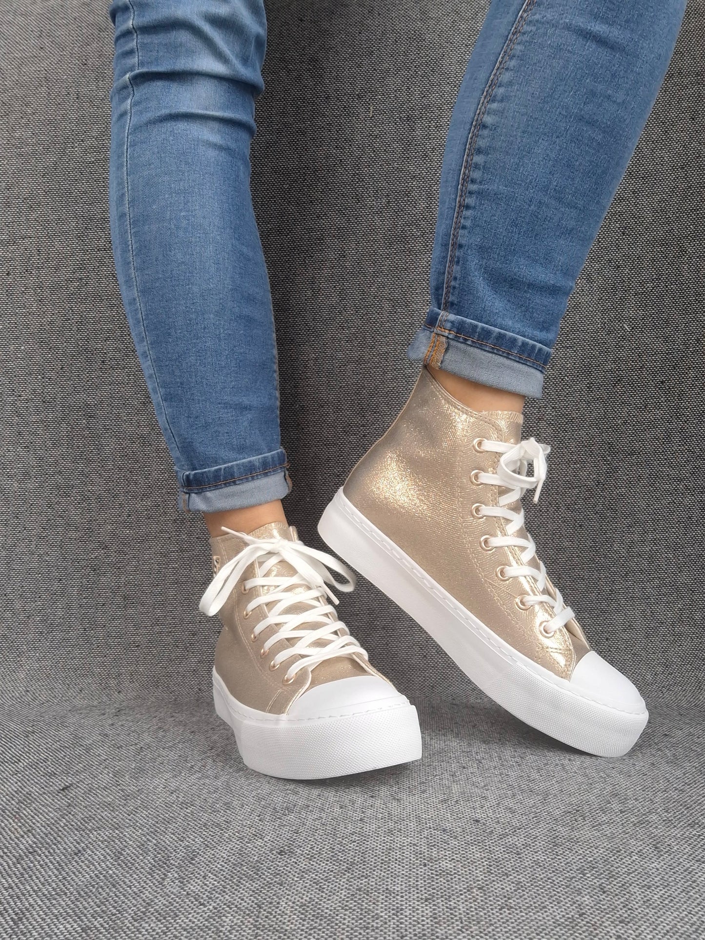 Chaussures baskets hautes tissu doré inscription "LOVE" style converse