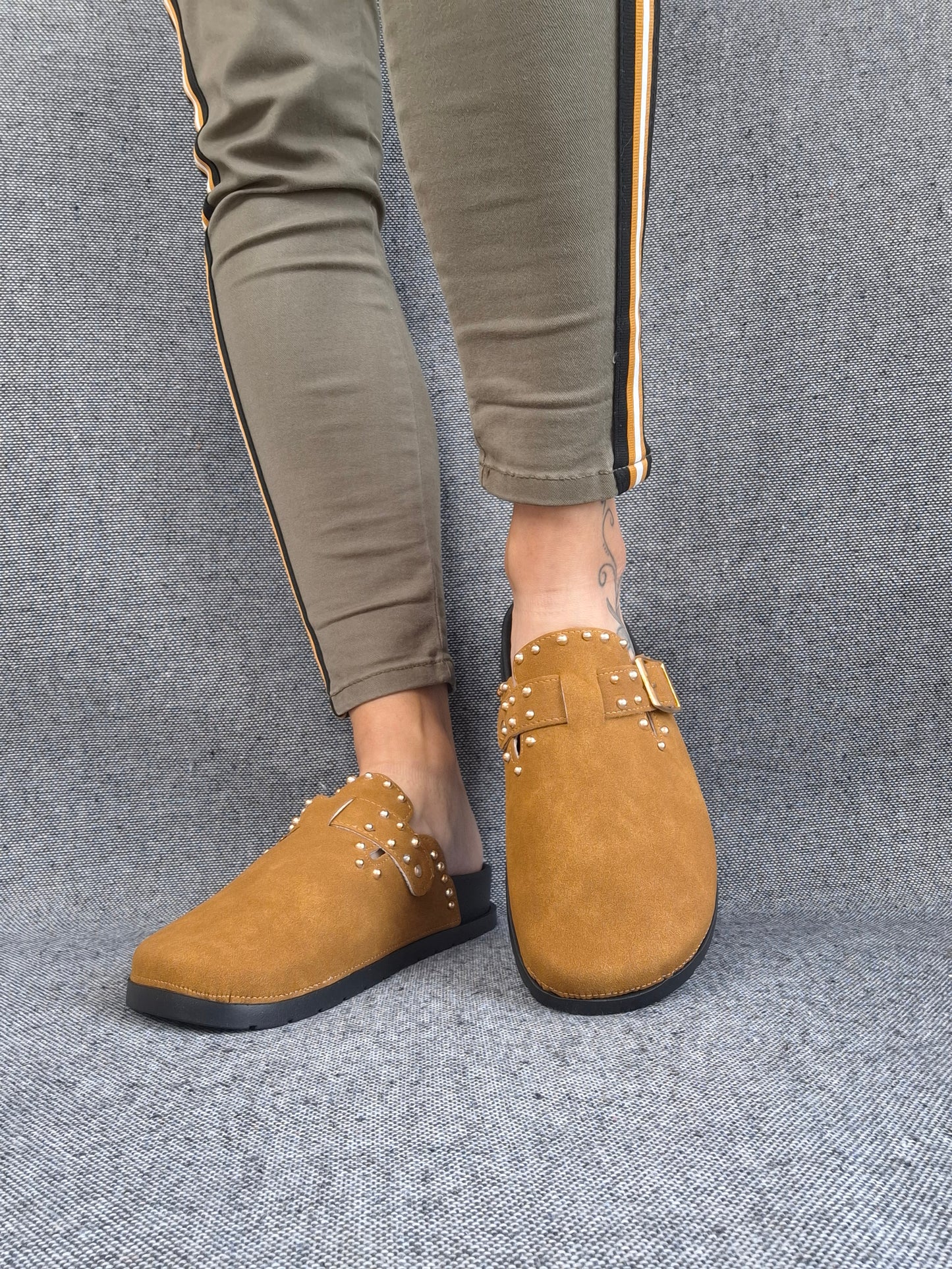 Chaussures sandales fermées type birk camel à semelle intérieur noire